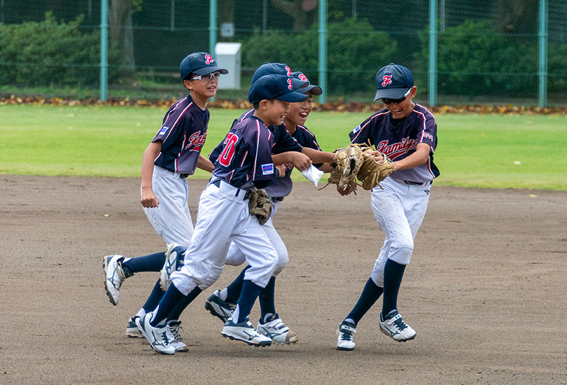 No.2 勝利へ導く笑顔のグラブタッチ